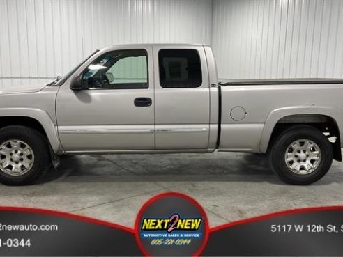 2005 GMC Sierra 1500 SLE Pickup 4D 6 1-2 ft Silver, Sioux Falls, SD