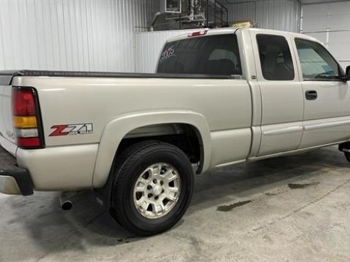 2005 GMC Sierra 1500 SLE Pickup 4D 6 1-2 ft Silver, Sioux Falls, SD