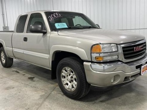 2005 GMC Sierra 1500 SLE Pickup 4D 6 1-2 ft Silver, Sioux Falls, SD