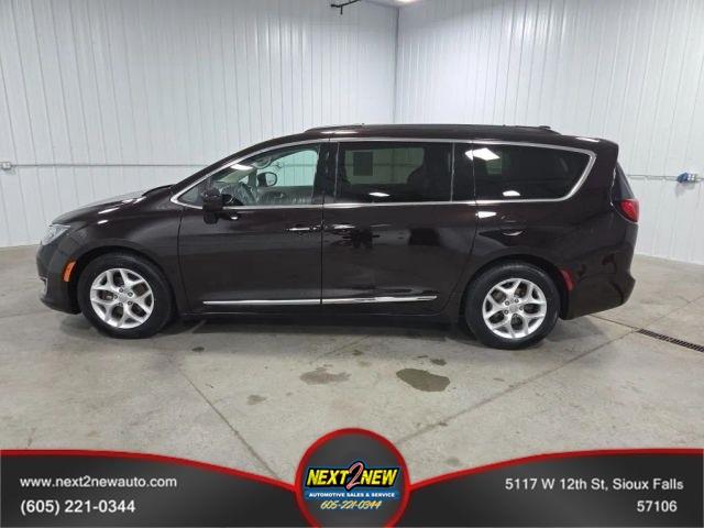 2017 Chrysler Pacifica Touring-L Minivan 4D Black, Sioux Falls, SD