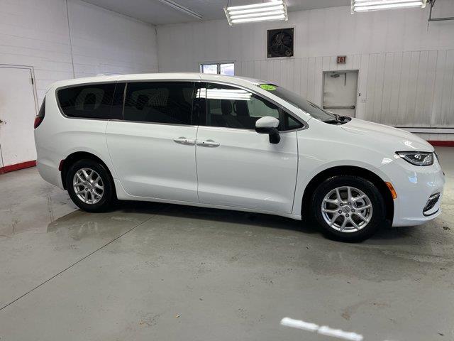 2023 Chrysler Pacifica Touring Bright White Clearcoat, Beaverdale, PA