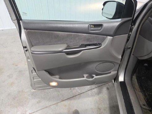 2006 Toyota Sienna LE Minivan 4D Silver, Sioux Falls, SD