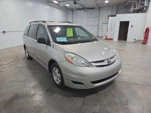 2006 Toyota Sienna LE Minivan 4D Silver, Sioux Falls, SD