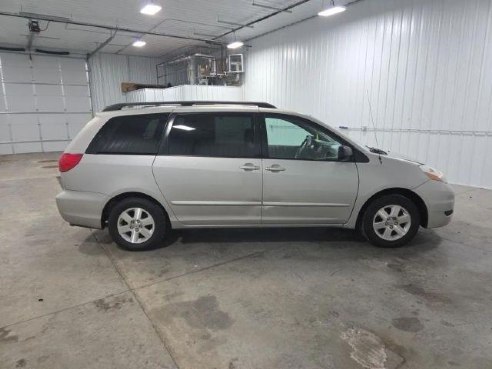 2006 Toyota Sienna LE Minivan 4D Silver, Sioux Falls, SD